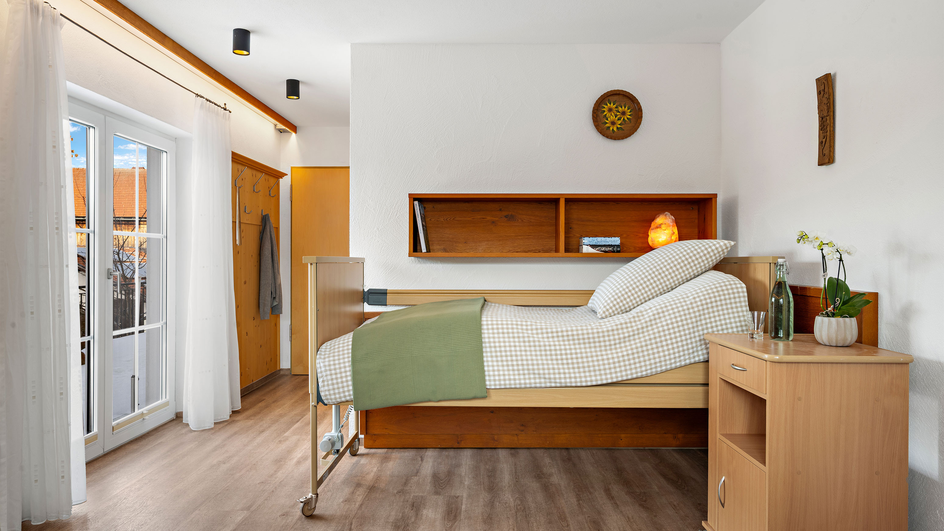 Barrierefreies Pflegebett im Hotel Bergsonne Allgäu