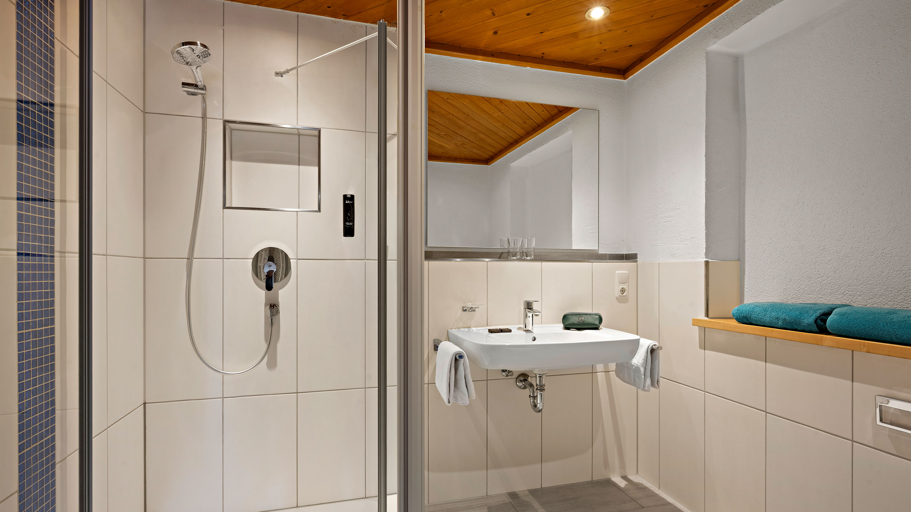 Smart Doppelzimmer – hotel bergsonne allgaeu imberg sonthofen allgaeu smart doppelzimmer bad | Hotel Bergsonne Allgäu